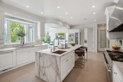 Villa Javu by LuxJB: LA's finest vacation villas & mansion rentals by owners.