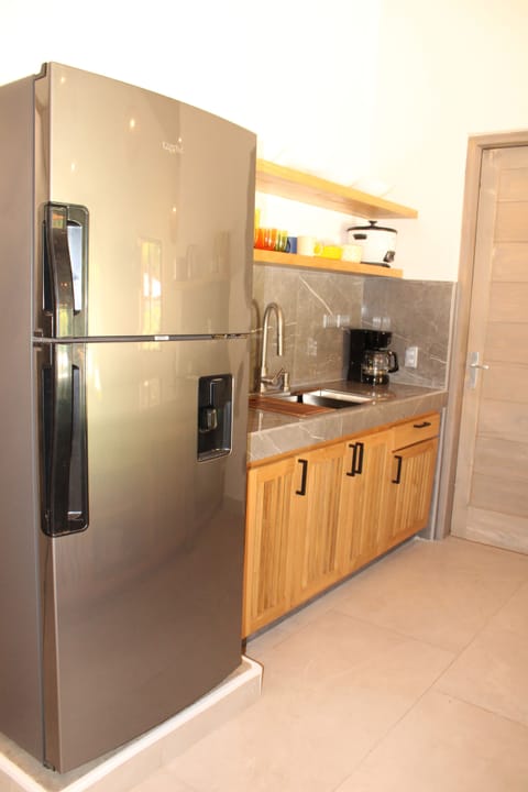 Fridge, oven, coffee/tea maker, electric kettle