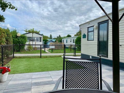 The front with terrace of Roompot Beach Resort Kamperland 541 - EEZZ