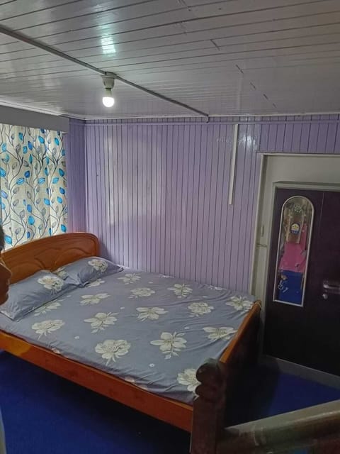 4 bedrooms, bed sheets