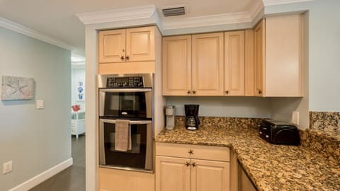 A wall oven/microwave combo make smart use of the space...