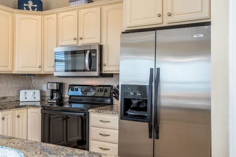 Shore Beats Work Fully Equipped Kitchen