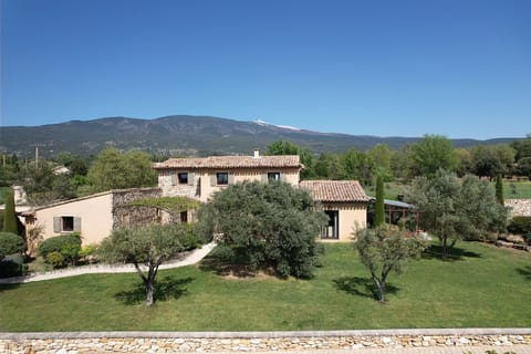 BEDOIN vacation rental, Provençal farmhouse to rent with all comfort for 10 people. Online reservation with Plaisirs & Maisons de Provence
