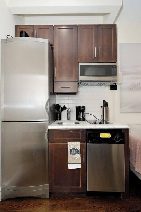 Fridge, microwave, stovetop, dishwasher