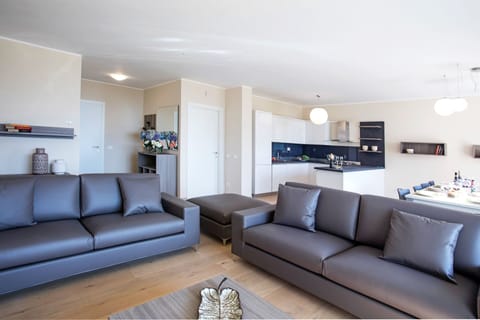 Welcome to Ossucio Grande B, Lake Como. More photos on request.