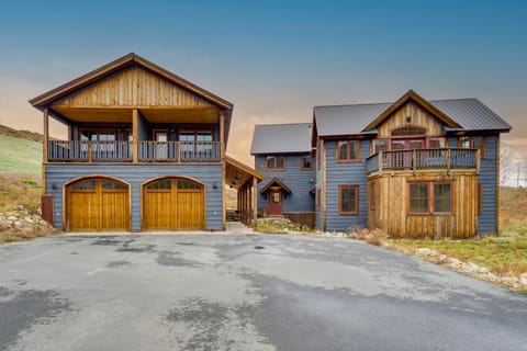 Crested Butte Vacation Rental | 5BR | 5.5BA | Stairs to Access | 2,900 Sq Ft