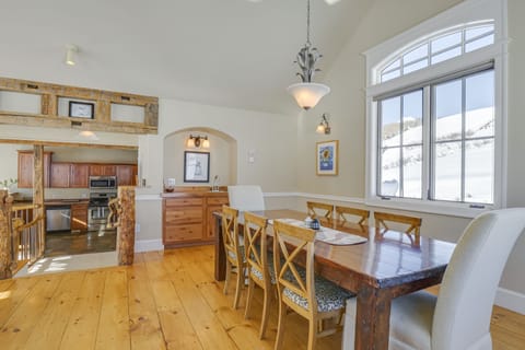 Dining Area | Dishes & Flatware Provided | Wet Bar | Telescope