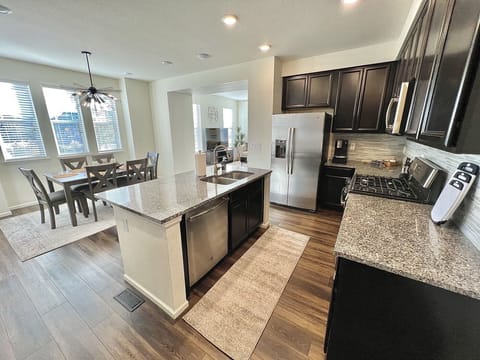 Kitchen + dining room area