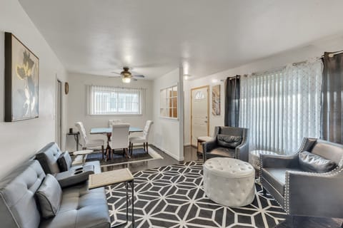 Home Decor, Furniture, Indoors, Living Room, Couch