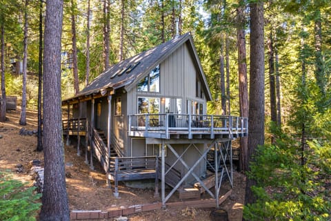 2-Story Cabin | Self Check-In | 3 Mi to Calaveras Big Trees State Park