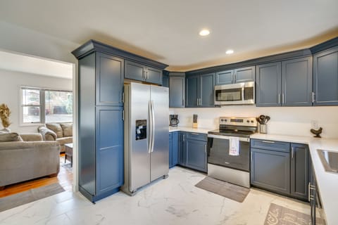 Kitchen | Equipped w/ Cooking Essentials