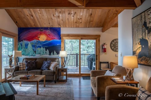 Charming and comfortable Living room area