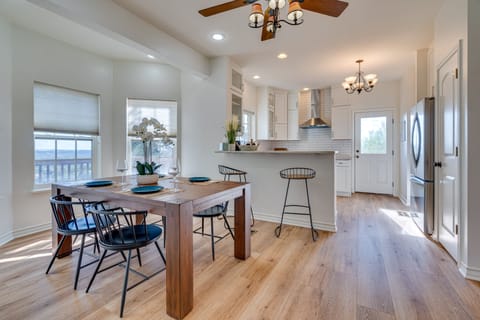 Dining Room | 1st Floor | Dishware & Flatware Provided