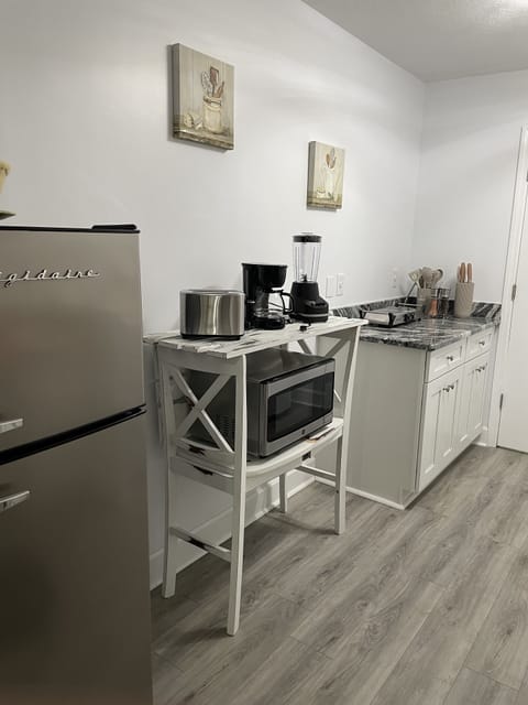 Fridge, microwave, stovetop, coffee/tea maker