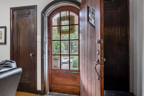 Original doors and stain glass from the 1920s
