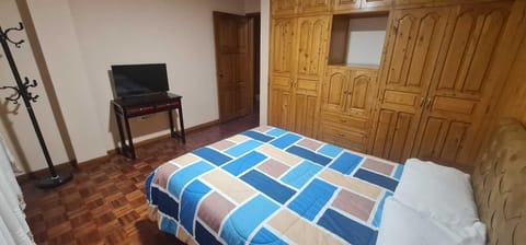 3 bedrooms, desk, iron/ironing board, free WiFi