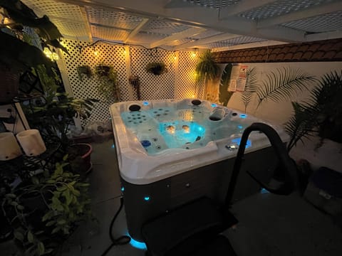 Indoor spa tub