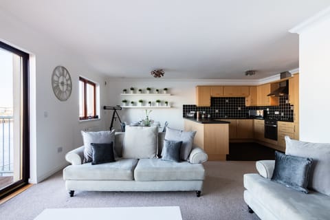 Lounge, Dining area and Kitchen (2)