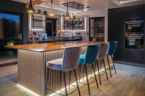 Ty Cyfoes - Luxurious 4 Bedroom - St. Florence (17365)