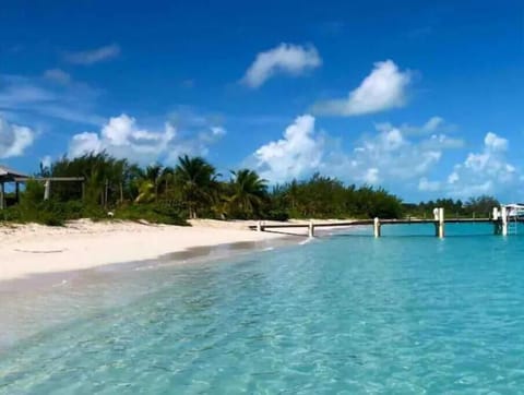 Beach nearby, sun loungers, beach towels