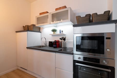 Fridge, microwave, oven, coffee/tea maker