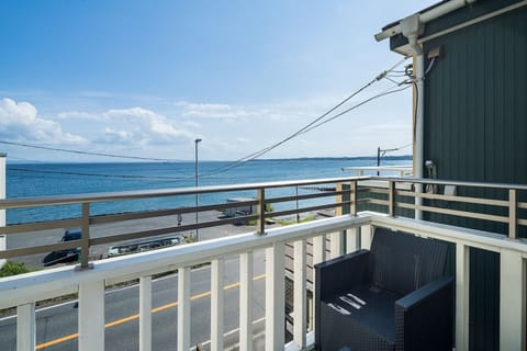 2nd floor wood deck｜Ocean all to yourself｜ Early morning bird calls and the sound of waves are the best