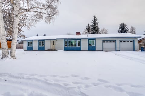 Fairbanks Vacation Rental | 3BR | 3BA | 2,777 Sq Ft | Steps Required