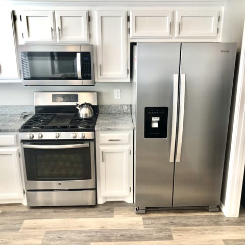 Refrigerator/freezer with in door water and ice, Gas oven and microwave