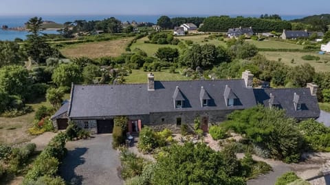 Plougrescant, large vacation home for rent. Ideal for family or friends. Pink Granite Coast. Brittany.