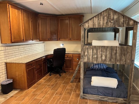 1 bedroom, desk, free WiFi, bed sheets