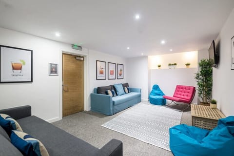 Fleet Nightlife I, Liverpool - Host & Stay