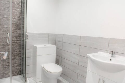 Fleet Nightlife I, Liverpool - Host & Stay