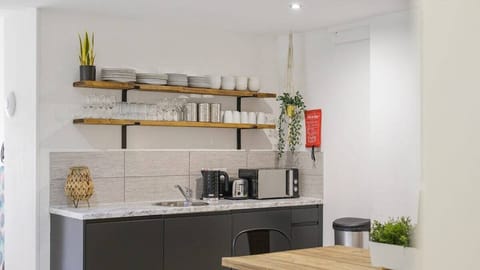 Fleet Nightlife I, Liverpool - Host & Stay