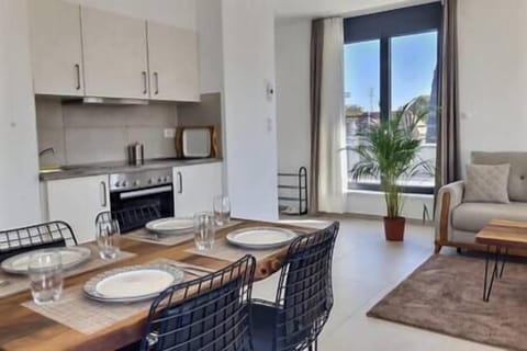 60195872-5b70-4b8c-8389-de75bd5c31b4