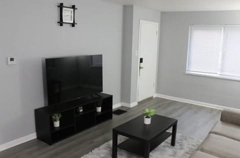 Cozy Dayton Apartment 1..extended stay >28 days discount available!!! Condo in Dayton