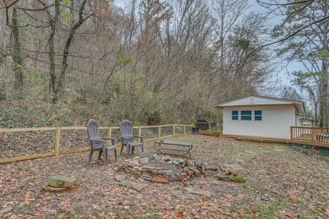 Knoxville Vacation Rental | 1BR | 1BA | Stairs to Enter | 600 Sq Ft