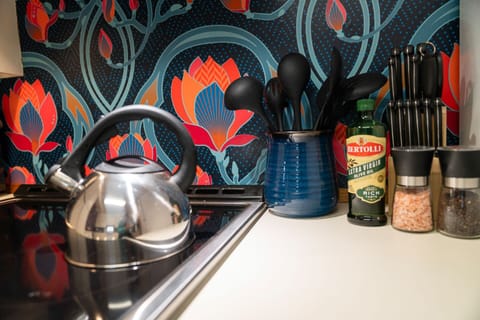 Cooking Utensils, Olive oil, Salt/Pepper, Knives