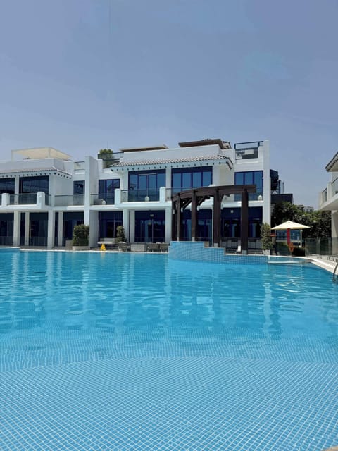 Beautiful huge climate controlled swimming pool with separate kids and jacuzzi areas