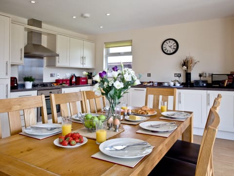 Open plan living space | Cedar Lodge - Retallack, St Columb