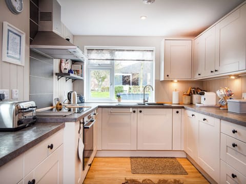 Kitchen | Honeysuckle Cottage - Culmaily Farm, Golspie