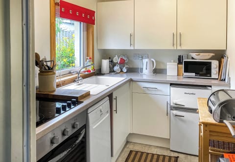 Kitchen | Isla&rsquo;s Cottage, Nairn