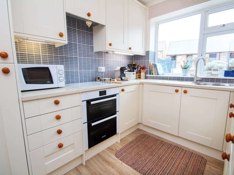 Kitchen | White Cottage - Culmaily Farm, Golspie