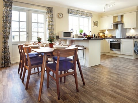 Open plan living space | Mackay Road, Dornoch