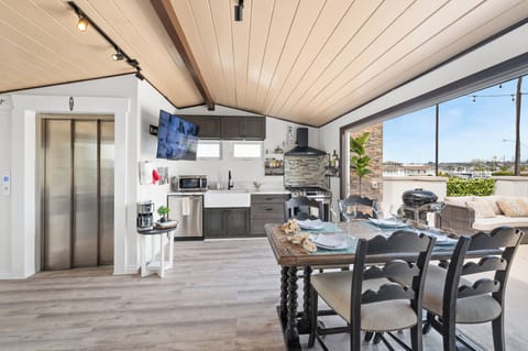 Dinning area for 4, elevator view from the kitchen