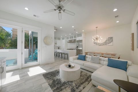 White Sands - Destiny by the Sea Luxury Vacation Rental Beach House with Private Pool, Rooftop Deck, and Game Room in Gated Community Destin, Florida - Five Star Properties Destin/30A