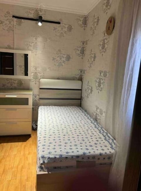 5 bedrooms, iron/ironing board, free WiFi, bed sheets