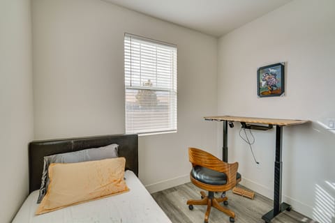 3 bedrooms, desk, iron/ironing board, internet