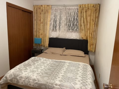 3 bedrooms, in-room safe, WiFi, bed sheets