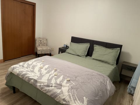 3 bedrooms, in-room safe, WiFi, bed sheets