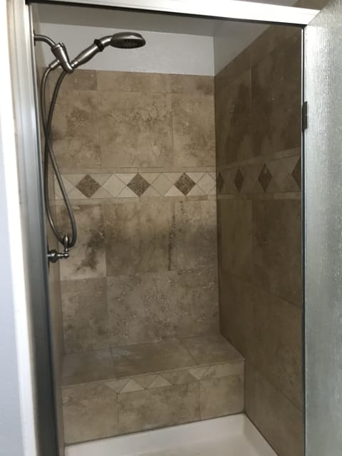 Combined shower/tub, towels, soap, toilet paper